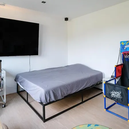 Spacious Family 10 Min From Downtown Вілла